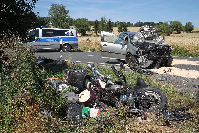 24 July 2022, Thuringia, Nordhausen: Debris lies at the scene of an accident. In a head-on collision with a car, a biker couple died on Sunday on the federal highway 243 in northern Thuringia. The motorcycle with sidecar was hit by the car between Nordhausen and the state border with Lower Saxony near Günzerode, as a police spokesman said on request. The 58-year-old man and the woman of the same age from the Netherlands died at the scene of the accident. Photo: Silvio Dietzel\/-\/dpa