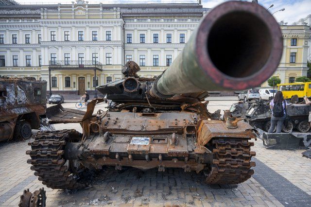 25 July 2022, Ukraine, Kiew: On Michael Square in the city center there are destroyed Russian military vehicles. Photo: Christophe Gateau\/dpa