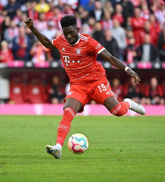 10 September 2022, Bavaria, Munich: Alphonso Davies from FC Bayern Munich. Photo: Peter Kneffel\/dpa - IMPORTANT NOTE: In accordance with the requirements of the DFL Deutsche Fußball Liga and the DFB Deutscher Fußball-Bund, it is prohibited to use or have used photographs taken in the stadium and\/or of the match in the form of sequence pictures and\/or video-like photo series