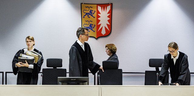 27 September 2022, Schleswig-Holstein, Itzehoe: Dominik GroÃŸ (M), presiding judge, and associate judges and lay judges enter the courtroom before the start of the trial of a former secretary at the Stutthof concentration camp. The former secretary Irmgard F. is accused of aiding and abetting the murder of more than 11,000 people in the Stutthof concentration camp. Photo: Axel Heimken\/dpa