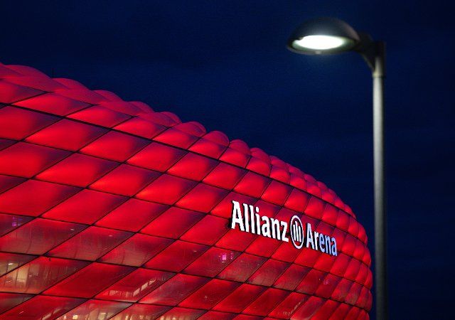 30 September 2022, Bavaria, Munich: Soccer: Bundesliga, Bayern Munich - Bayer Leverkusen, Matchday 8 at the Allianz Arena. The Allianz Arena lights up before the game. Photo: Sven Hoppe\/dpa - IMPORTANT NOTE: In accordance with the requirements of the DFL Deutsche Fußball Liga and the DFB Deutscher Fußball-Bund, it is prohibited to use or have used photographs taken in the stadium and\/or of the match in the form of sequence pictures and\/or video-like photo series