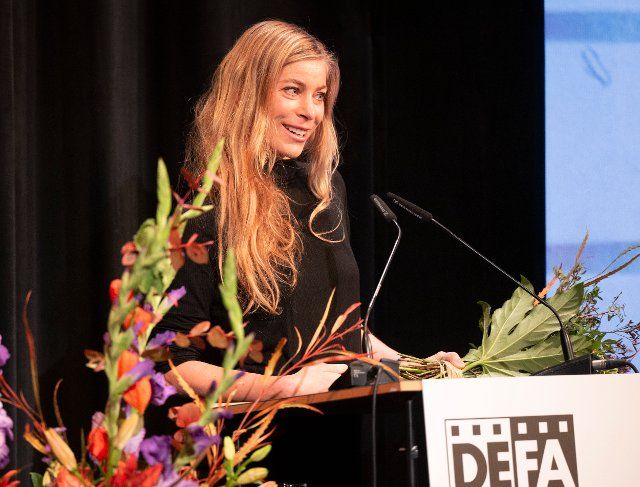 30 September 2022, Berlin: Director Henrika Kull is happy about her award at the DEFA Foundation\