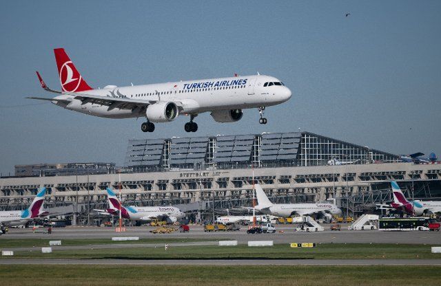 21 September 2022, Baden-Wuerttemberg, Stuttgart: A Turkish Airlines plane lands at Stuttgart Airport. Photo: Marijan Murat\/dpa