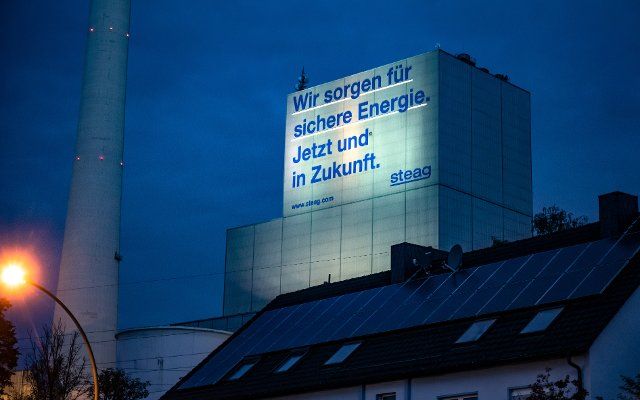 25 September 2022, North Rhine-Westphalia, Herne: "We provide secure energy - now and in the future" is written on a building of the Steag combined heat and power plant, taken early Sunday morning. Photo: Bernd Thissen\/dpa