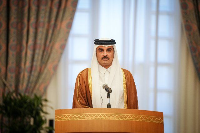25 September 2022, Qatar, Doha: The Emir of Qatar, Tamim bin Hamad Al Thani, gives a press statement after their talks. After Saudi Arabia and the United Arab Emirates, Qatar is the last stop on the chancellor\