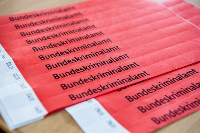 25 September 2022, North Rhine-Westphalia, Höxter: Release tapes from the Federal Criminal Police Office (BKA) lie on a table. Photo: Lino Mirgelr\/dpa