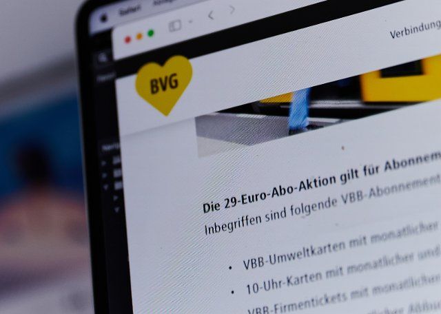 26 September 2022, Berlin: "29-Euro-Abo-Aktion" is written on the BVG website. The ticket is valid from October to December in the tariff zone Berlin AB. Photo: Annette Riedl\/dpa