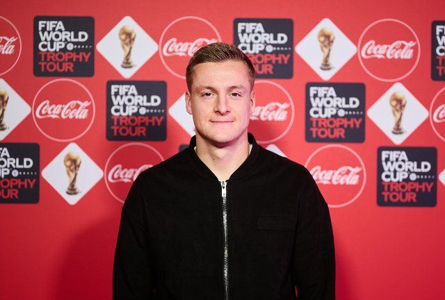02 October 2022, Berlin: Felix Kroos comes to the Trophy Night at The Reed. The FIFA World Cup Trophy will be brought to Berlin as part of the FIFA World Cup Trophy Tour by Coca-Cola. Photo: Annette Riedl\/dpa