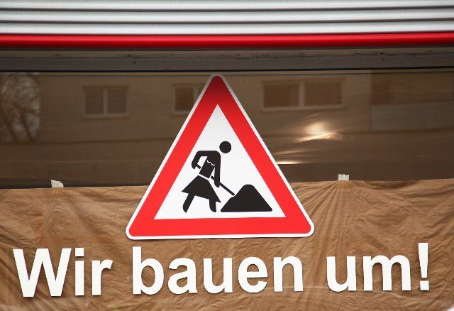 14 January 2020, Berlin: 14.01.2020, Berlin. A construction site sign can be seen in the shop window of a store during a renovation. On the sign is a pictogram showing a person wearing a skirt with his breasts drawn in. Photo: Wolfram Steinberg\/dpa Photo: Wolfram Steinberg\/dpa