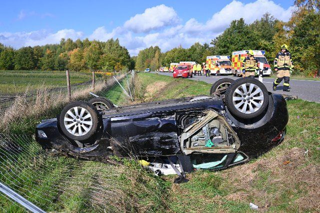 18 October 2022, Schleswig-Holstein, Pinneberg: The destroyed car lies on its roof in the ditch. Five people were injured in a traffic accident on a country road near Pinneberg. According to the police, an eight-year-old girl\