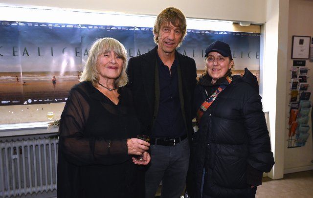 22 November 2022, North Rhine-Westphalia, Cologne: Alice Schwarzer, l-r, producer Boris Schönfelder and Petra Müller, managing director of the Filmstiftung NRW pose at the NRW premiere of the film Alice which was made on the occasion of the 80th birthday of Alice Schwarzer,the front figure of the German women\