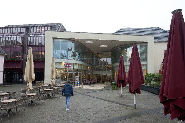 29 November 2022, Rhineland-Palatinate, Andernach: The Stadthausgalerie. The former department store, which repeatedly changed hands and stood empty - has been purchased by the city in 2021. (To dpa: Cities seek "experience advantage" - "There are no quick solutions"). Photo: Thomas Frey\/dpa