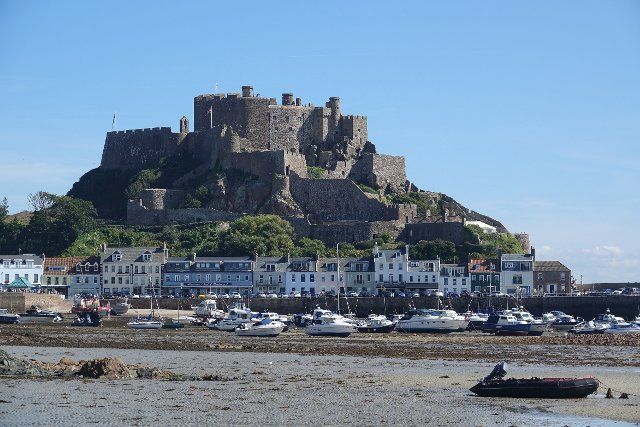 10 September 2022, ---, Jersey: Mont Orgueil Castle (or Gorey Castle). The castle is located on the Channel Island of Jersey in the parish of Saint Martin above the village of Gorey (village of Gorey Pier). Photo: Alexandra Schuler\/dpa