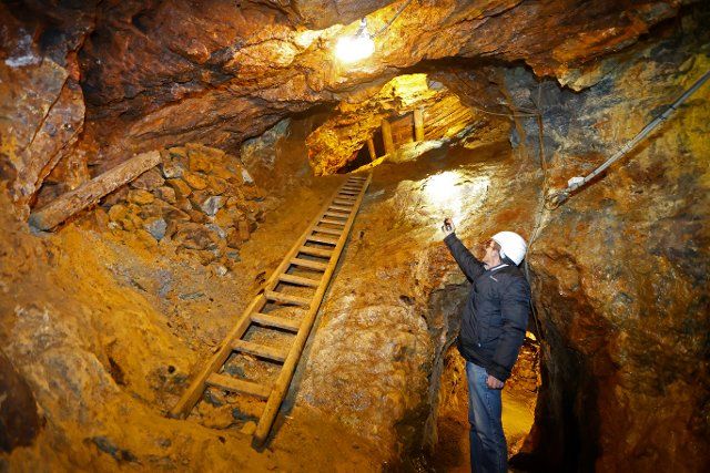 04 December 2022, Saxony-Anhalt, Harzgerode: Marco Runschke, deputy mine manager, stands in a narrow passageway in the Glasebach mine, where remnants of the original miners\