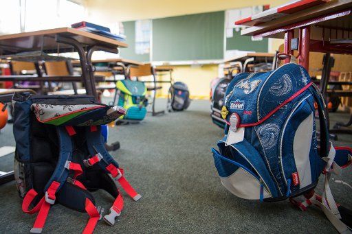 31.08.2018, Saxony, Pirna: School satchels stand in a classroom in the primary school in the Pirna district Sonnenstein. Photo: Monika Skolimowska\/dpa-Zentralbild\/