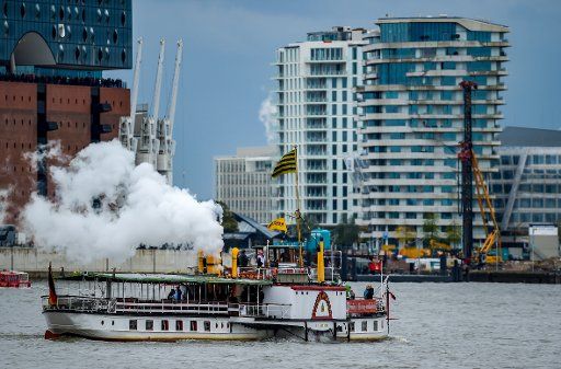 22 September 2018, Hamburg: The historic paddle steamer "Kaiser Wilhelm" sailing across the Elbe River against the backdrop of Hafencity at the 2nd Elbe Festival. The highlight of the festival is a traditional ship parade with around 50 participants. Photo: Axel Heimken\/