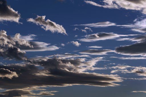23 September 2018, Bavaria, Immenstadt: Foehn clouds moving across the Alps at sunset. Photo: Karl-Josef Hildenbrand\/