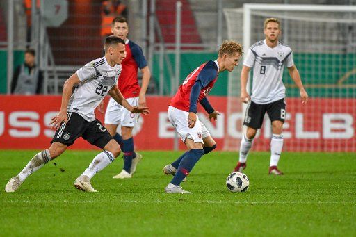 12 October 2018, Bavaria, Ingolstadt: Soccer, U-21 men: European Championship qualification, Germany vs Norway, 1st round, Group 5, 13th matchday at Audi Sportpark. Martin degaard of Norway and Maximilian Eggestein of Germany vying for the ball. Photo: Armin Weigel\/
