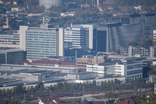 17 October 2018, Baden-Wuerttemberg, Stuttgart: The headquarters of Daimler AG at the Mercedes Benz plant in Untertürkheim. Photo: Marijan Murat\/