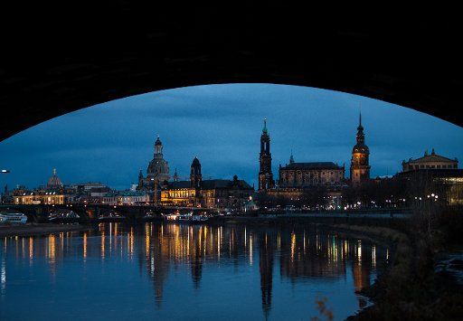 03 December 2018, Saxony, Dresden: The lights of Dresden\