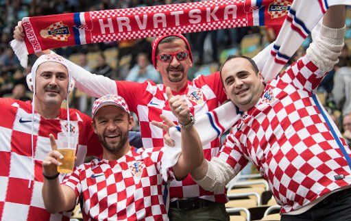 13 January 2019, Bavaria, München: Handball: World Championship, Croatia - Japan, preliminary round, Group B, 2nd matchday in the Olympic Hall. Fans of Croatia come to the hall before the game. Photo: Sven Hoppe\/