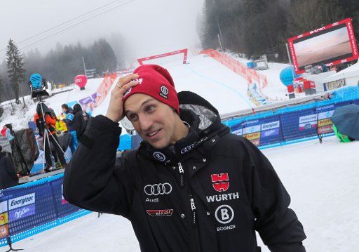 02 February 2019, Bavaria, Garmisch-Partenkirchen: Aki alpin, World Cup, Downhill, Men: Josef Ferstl from Germany reacts after the cancellation of the downhill at the finish. Photo: Stephan Jansen\/