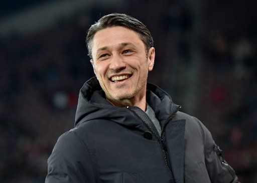 15 February 2019, Bavaria, Augsburg: Soccer: Bundesliga, FC Augsburg - Bayern Munich, 22nd matchday in the WWK-Arena. Munich coach Niko Kovac smiles before the game. Photo: Angelika Warmuth\/dpa - IMPORTANT NOTE: In accordance with the requirements of the DFL Deutsche Fußball Liga or the DFB Deutscher Fußball-Bund, it is prohibited to use or have used photographs taken in the stadium and\/or the match in the form of sequence images and\/or video-like photo sequences.