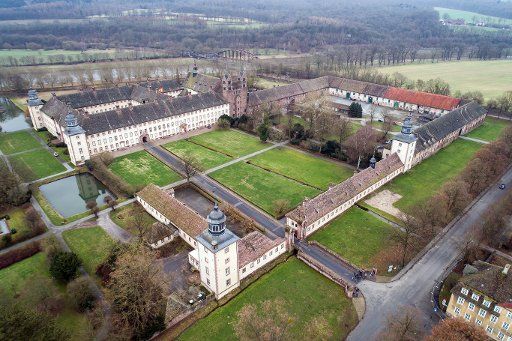 14 February 2019, North Rhine-Westphalia, Höxter: Exterior view of Corvey Castle. The former Benedictine monastery of Corvey was declared a World Heritage Site by UNESCO in 2014. (Aerial photo with a drone) (to dpa "Marienburg, Fürstenberg, Bückeburg: News from castles in the north") Photo: Swen Pförtner\/