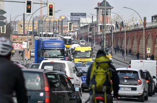 26 February 2019, Berlin: Numerous cars, trucks and cyclists drive on the Warschauer Straße. Photo: Jens Kalaene\/dpa-Zentralbild\/