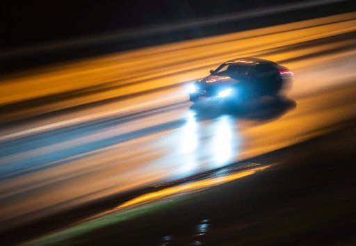 06 March 2019, Hessen, Frankfurt\/Main: In the evening, a vehicle races along the rain-soaked A661 motorway in Frankfurt am Main on 06.03.2019 (exposure with longer exposure time and drag effect). Photo: Frank Rumpenhorst\/
