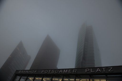 17 May 2019, Berlin: Thick fog envelops the skyscrapers at Potsdamer Platz in the morning. Photo: Paul Zinken\/