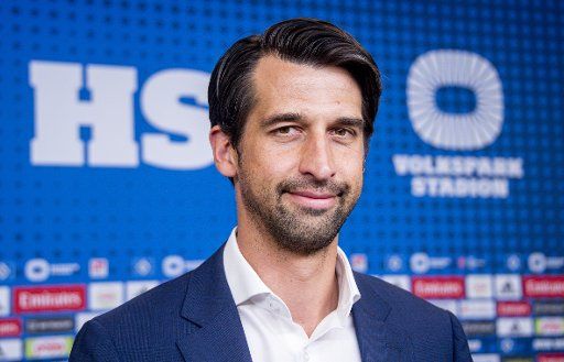 24 May 2019, Hamburg: Jonas Boldt, the new Sports Director at HSV, enters the press conference at his presentation. Boldt is awarded a two-year contract by Hamburger SV. Photo: Axel Heimken\/