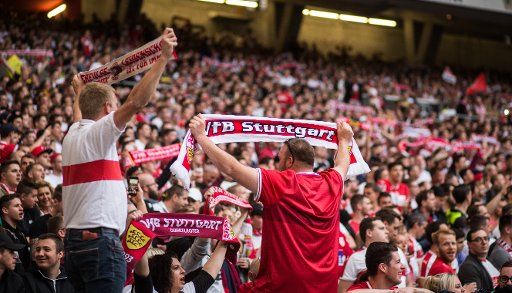 27 May 2019, Baden-Wuerttemberg, Stuttgart: Numerous VfB fans watch the relegation match between 1st FC Union Berlin and VfB Stuttgart at the Public Viewing in the Mercedes-Benz Arena. Photo: Christoph Schmidt\/dpa - IMPORTANT NOTE: In accordance with the requirements of the DFL Deutsche Fußball Liga or the DFB Deutscher Fußball-Bund, it is prohibited to use or have used photographs taken in the stadium and\/or the match in the form of sequence images and\/or video-like photo sequences.