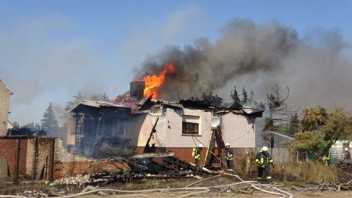 08 February 2016, Saxony-Anhalt, Tangerhütte: Firefighters try to extinguish the fire in one of several buildings in the Bittkau district. According to initial findings, the fire first broke out in a barn. Flying sparks caused two houses and two more barns to catch fire in dry and hot weather. Photo: Mattias Strauß\/dpa-Zentralbild\/