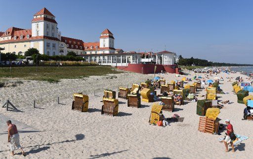 Vacationers can be seen at the beach on the Baltic Sea island Ruegen, in Binz, Germany, 30 August 2017. Temperatures reaching to over 20 degrees and sunshine has gotten many a vacationer to travel towards the Baltic Sea Coast. Photo: Stefan Sauer\/...