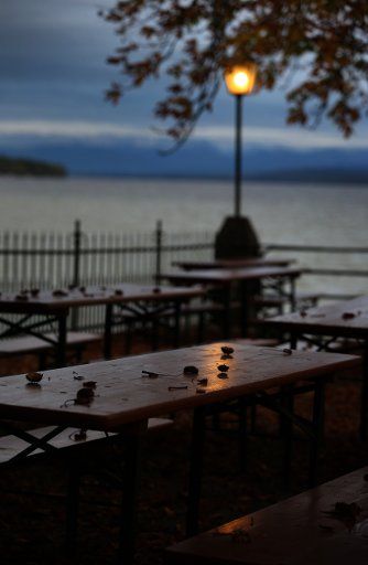 Chestnuts lie on the tables of a beer garden during dusk at the Ammersee lake near Inning, Germany, 02 October 2017. Photo: Karl-Josef Hildenbrand\/