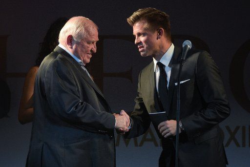 Boxing trainer Ulli Wegner giving thanks to swimmer Thomas Rupprath (R) for his eulogy for his prize, "Trainer of the Year", at the "Herqul" German Boxing Awards in the Besenbinderhof in Hamburg, Germany, 08 October 2017. Photo: Axel Heimken\/