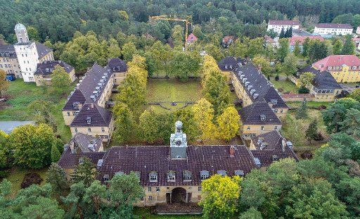 The buildings of the former Joachimsthalsche Gymnasium school in Templin, Germany, 7 October 2017. The new Joachimsthalsche Gymnasium is to become a European School. (Photo taken using a drone) Photo: Patrick Pleul\/dpa-Zentralbild\/