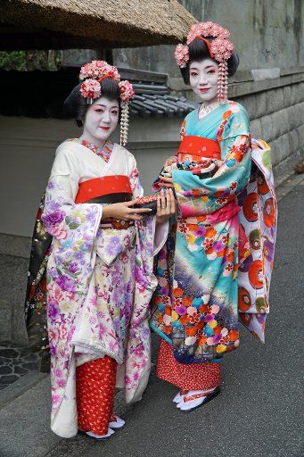 Two Geishas, photographed in the old town of Kyoto, Japan, 2 November 2016. - NO WIRE SERVICE - Photo: Alexander Blum\/