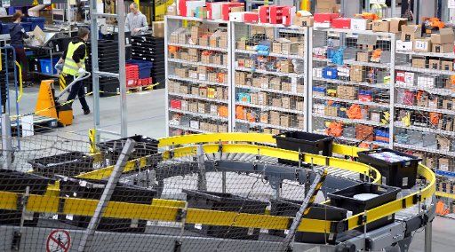 View into the warehouse of the online retailer Amazon in Leipzig, Germany, 14 November 2017. Photo: Sebastian Willnow\/dpa-Zentralbild\/