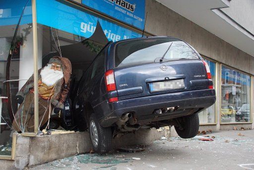 A car which has smashed through the window of a store in Stuttgart, Germany, 26 December 2017. (ATTENTION EDITORS: The licence plate was pixelized for legal reasons concerning personal rights) Photo: Andreas Rosar\/