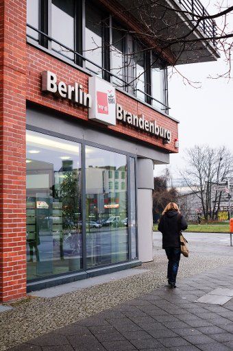 A person walks past the Verdi Regional Office Berlin-Brandenburg in Berlin, Germany, 11 January 2018. Photo: Jens Kalaene\/dpa-Zentralbild\/