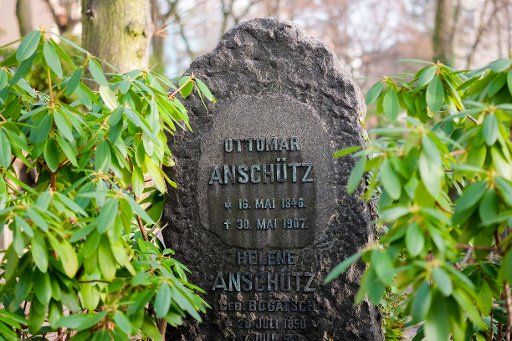 ARCHIVE - The grave of the 1907 deceased photographer Ottomar Anschuetz seen at the III. city cemetery in Schoeneberg in Berlin, Germany, 09 January 2018. 646 graves of honour are there in Berlin. Until 2009 also Ottomar Anschuetz\