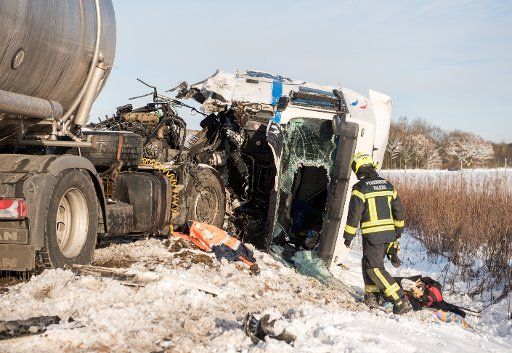 27 Febuary 2018, Germany, Talkau: A lorry lies in a ditch on the motorway after a multiple collision on the motorway due to icy roads. Several people were injured during the accident. Photo: Daniel Bockwoldt\/