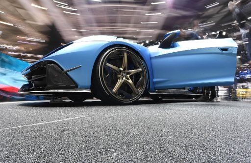 06 March 2018, Switzerland, Geneva: The Zerouno Duerta sports car is presented on the first press day of Italdesign at the Geneva Motor Show (image taken with long exposure). The 88th Geneva Motor Show runs from 08 March to 18 March. About 180 exhibitors are showing 900 models. The organizers are expecting 700 000 visitors. Photo: Uli Deck\/