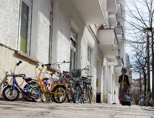 04 April 2018, Berlin, Germany: Bicycles of children and adults parked on the Käthe-Niederkirchner-Straße in Prenzlauer Berg. Photo: Jens Kalaene\/dpa-Zentralbild\/