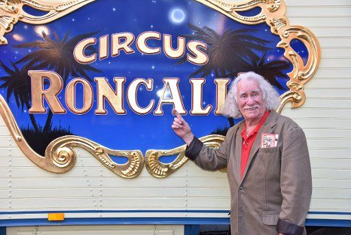 12 April 2018, Germany, Cologne: Musician Hans Sueper arrives at the premiere of Circus Roncalli. - NO WIRE SERVICE - Photo: Horst Galuschka\/