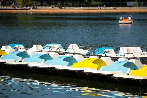 30 May 2018, Germany, Nuremberg: Paddle boats next to a runway on the Woehrder lake. Photo: Daniel Karmann\/