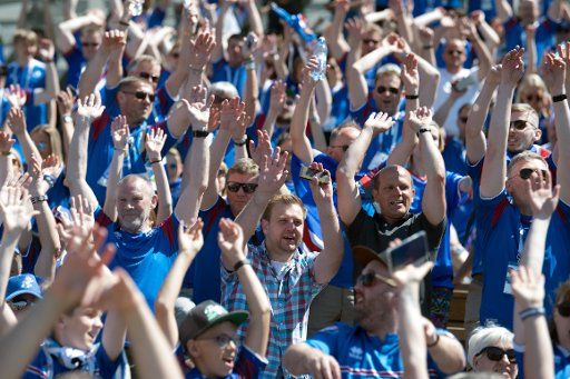 16 June 2018, Russia, Moscow: Icelandic fans celebrate at Zaryadye Park. Photo: Federico Gambarini\/