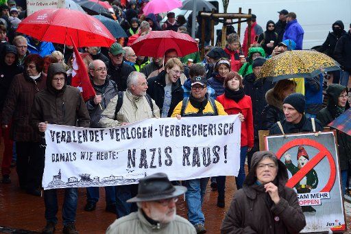 Demonstrators protest against a planned neo-Nazi rally in Bad Nenndorf, Germany, 02 November 2013. Photo: OLIVER
